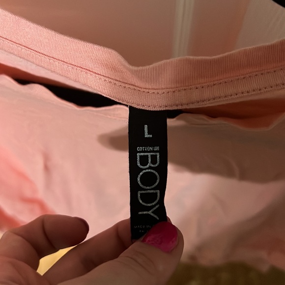 Light Pink tshirt, size large, open back, I-body from cotton on brand - Picture 3 of 3